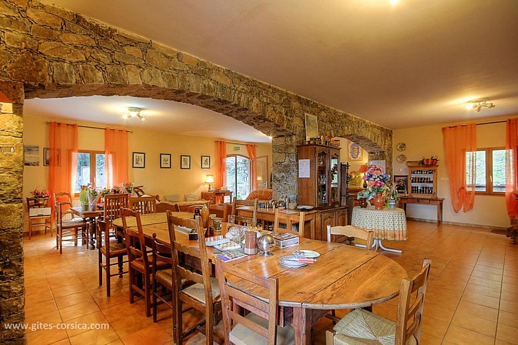 CHEZ ANTOINETTE ET CHARLES