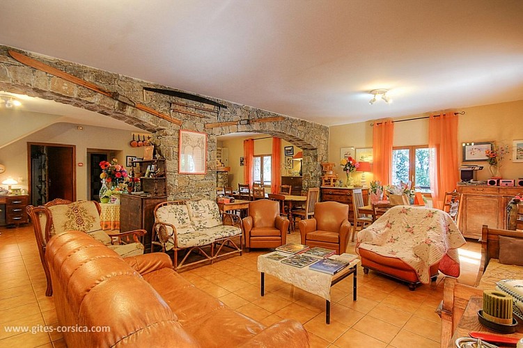 CHEZ ANTOINETTE ET CHARLES