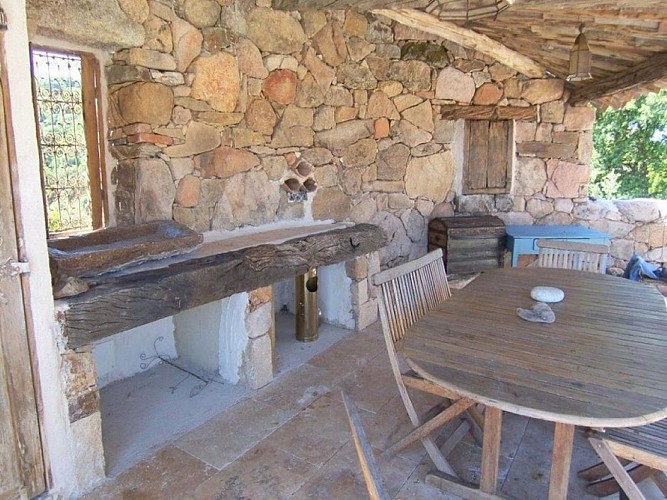 VILLA-CAROLE-10-1509bdf6dd634bc48a47687be36cde7c