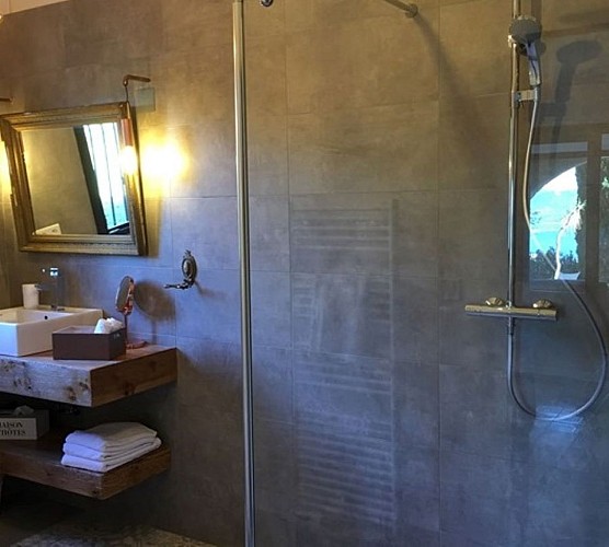 U-FIORE-6-4254cc7976ad4fce902c25e55cec6819