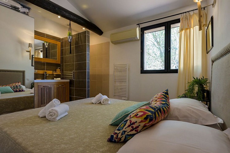 A Casetta-Chambre 2 avec son coin douche