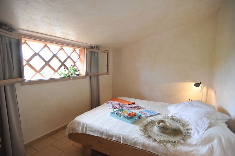 Chambre climatisée avec 1 lit double en 160