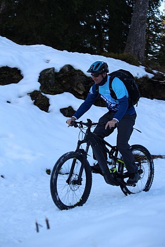 E-Mountainbike im Schnee: die große Flucht