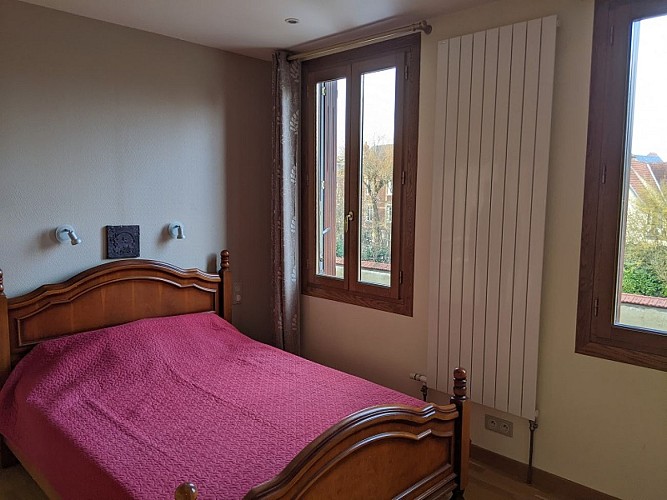 Gite des ramparts_pont de larche_chambre lit double_4 personnes