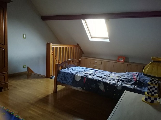 Gite des ramparts_pont de larche_deux lits simples_etages_4 personnes