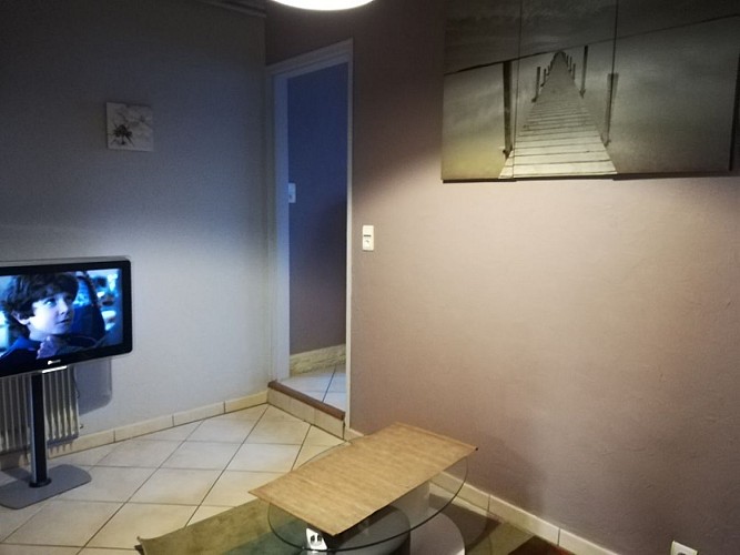 Gite des ramparts_pont de larche_salon_TV_4 personnes