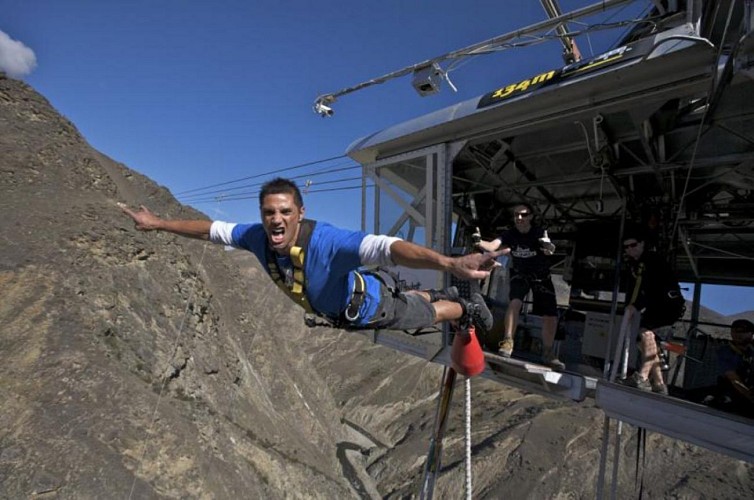 Puénting en Queenstown – salto extremo al vacío desde 134 m (440 ft) de altura