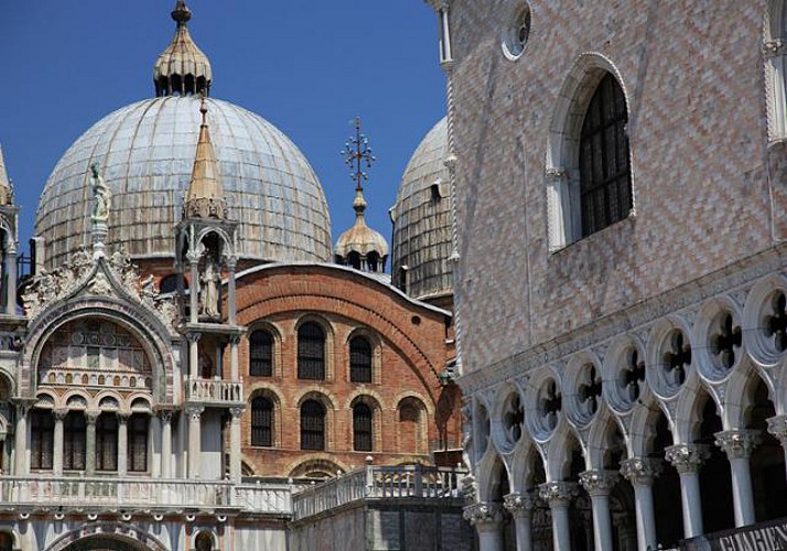 Visita guidata a piedi degli itinerari segreti di Palazzo Ducale