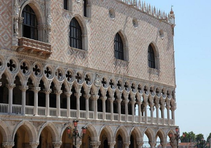 Visita guidata a piedi degli itinerari segreti di Palazzo Ducale