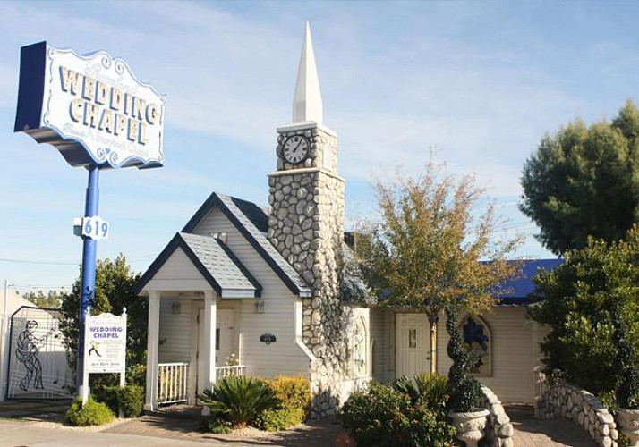 Wedding with Elvis at the Graceland Chapel (official, non official or vow renewal) - Las Vegas