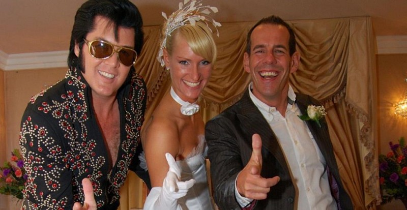 Wedding with Elvis at the Graceland Chapel (official, non official or vow renewal) - Las Vegas