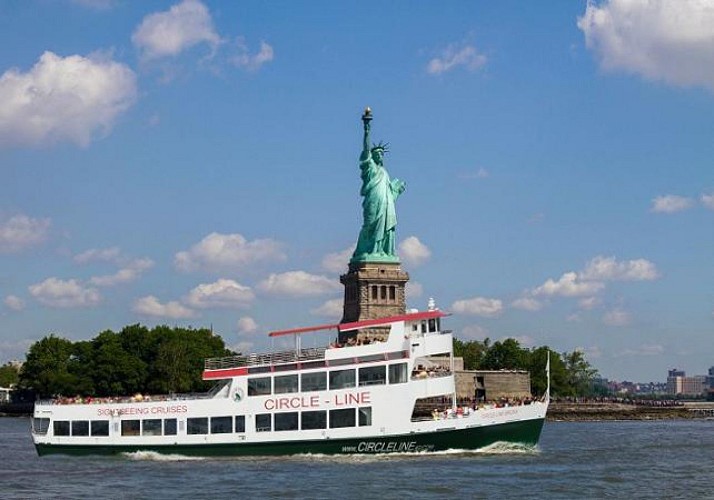 Bootsfahrt in New York - Um die Freiheitsstatue und Ellis Island (1h)