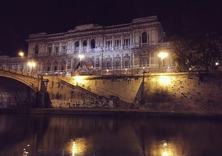 Bootsfahrt mit Abendessen auf dem Tiber