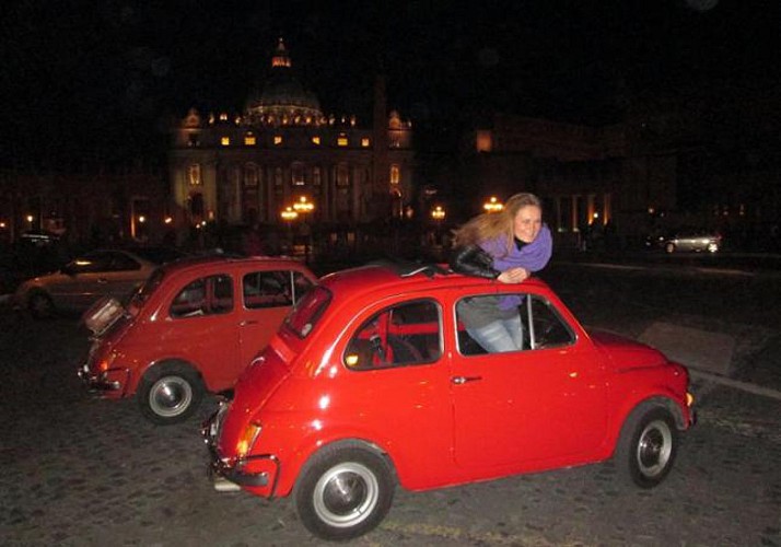 Visite de Rome de nuit en Fiat 500 en convoi