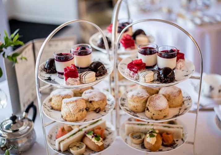 Guided tour of Shakespeare's Globe Theatre with optional Afternoon Tea – London