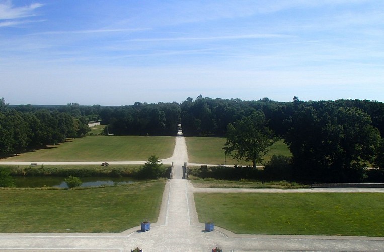 Avant-cour du Château - histoire du château et du parc