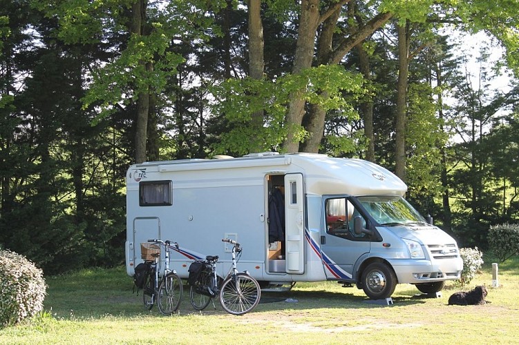 Camping Les Acacias accueil camping-cars
