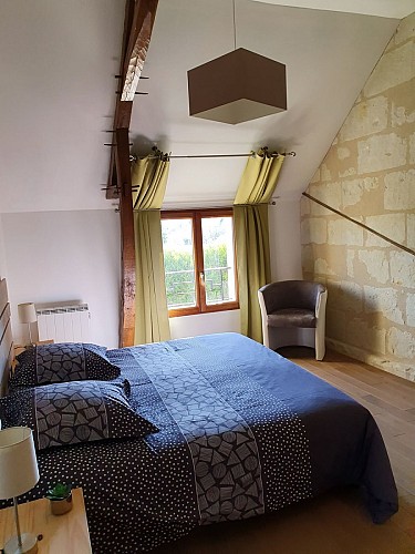 CHOUZE SUR LOIRE- LA GRANGE DE LA HURTAUDERIE-chambre 2