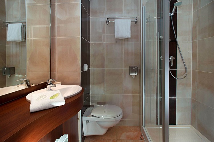 BRIT-HOTEL-LE-CHEOPS--4