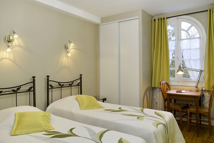 HOTEL RESTAURANT MANOIR DE LA GIRAUDIERE CHINON CHAMBRE A 2 LITS 24