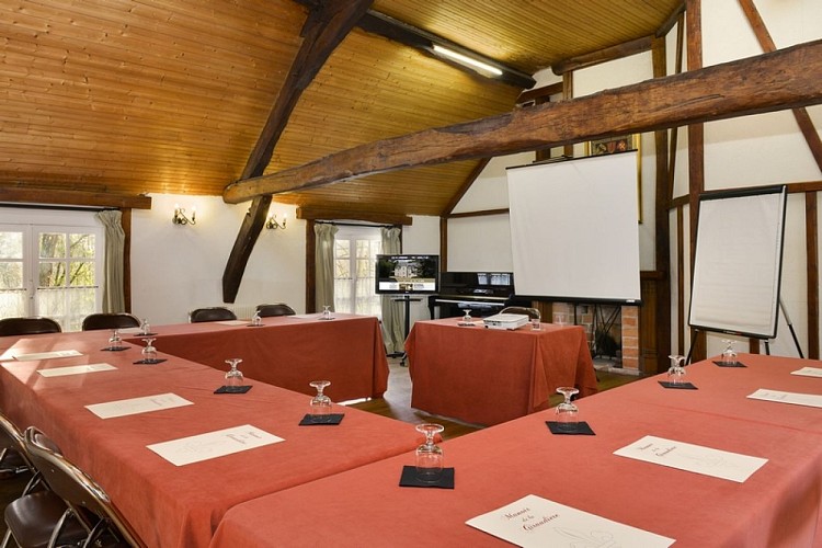 HOTEL RESTAURANT MANOIR DE LA GIRAUDIERE CHINON SALLE REUNION POUR SEMINAIRE
