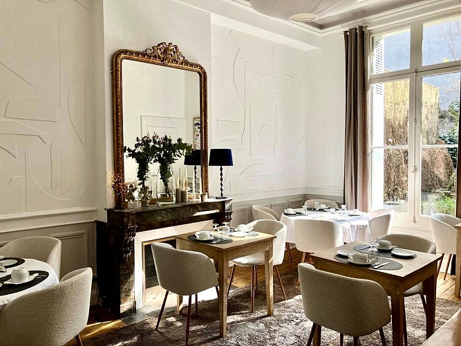 Credit-Hôtel-Val-de-Loire_salle-petit-dejeuner-1