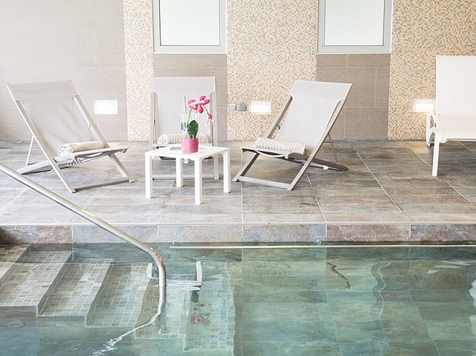 Chateau_Belmont_Pool_deckchair_Crédit_Photo©Fabrice_Rambert_2031