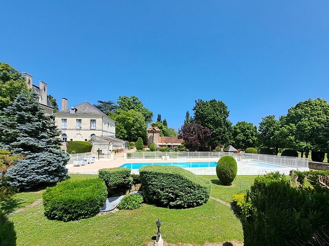 Domaine du Château de la Rolandière - Camping à Trogues, France.