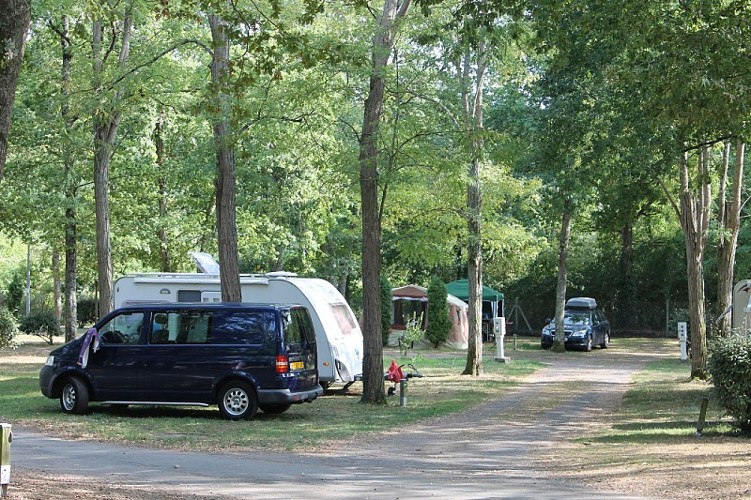 Camping Les Acacias - Emplacements - Val de Loire, France.