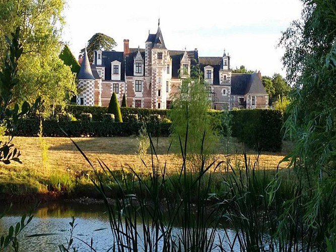 CHATEAU-ET-PIECE-D'EAU
