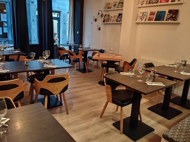 Restaurant-ptit restau-salle rdc-loches-valdeloire