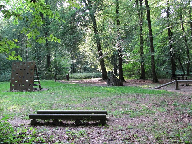 Point de départ : Aire de jeux du Poteau Maître Jean