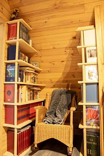 chambre-hotes-la-rustique-bibliotheque-saint-martin-des-combes-tourisme