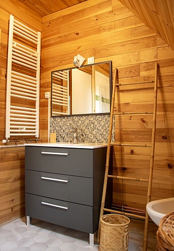 chambre-hotes-la-rustique-salle-de-bain-saint-martin-des-combes-tourisme