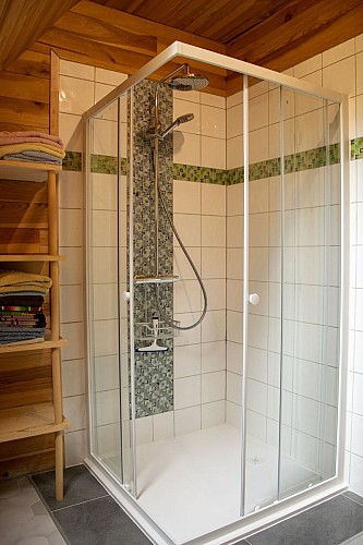 chambre-hotes-la-rustique-douche-saint-martin-des-combes-tourisme-vallée-isle