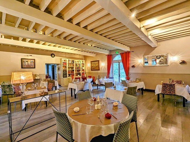 Restaurant clos racine_ le val d hazey _GRANDE SALLE 2
