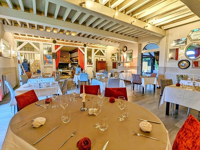Restaurant clos racine_ le val d hazey _GRANDE SALLE 1