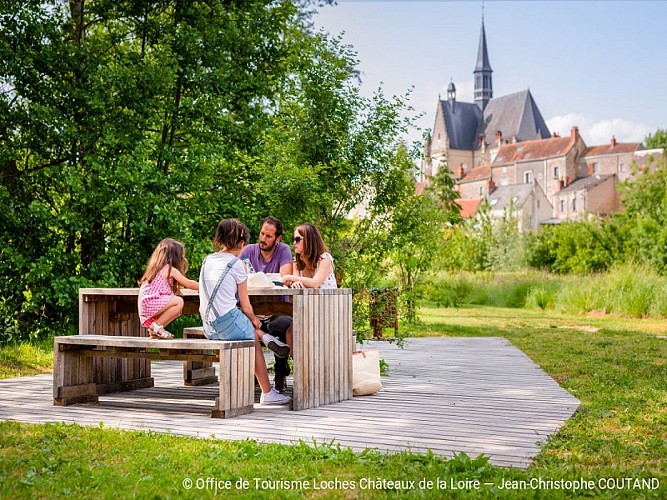 2_visite-de-montresor-lun-des-plus-beaux-villages-de-france_jean-christophe-coutand_2029-12-31_medium