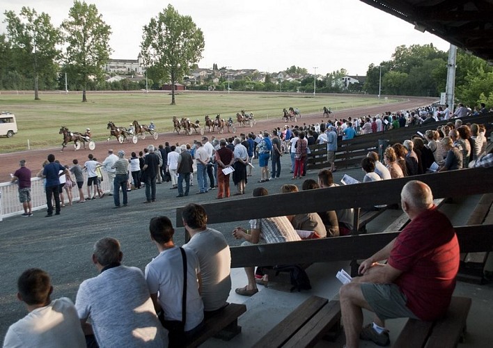 Courses hippiques Villeréal - été (800x600)