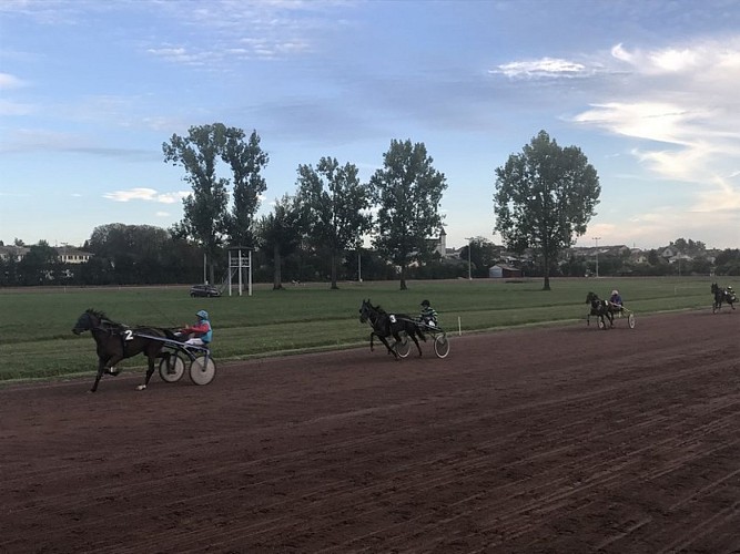 Courses-hippiques-de-Villereal--Charles-Bazillais--12---800x600-
