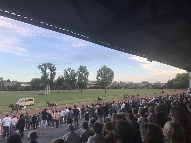 Courses-hippiques-de-Villereal--Charles-Bazillais--5---800x600-