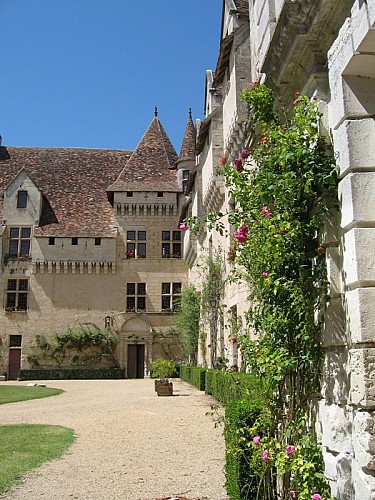 chateau-de-neuvic-exterieur