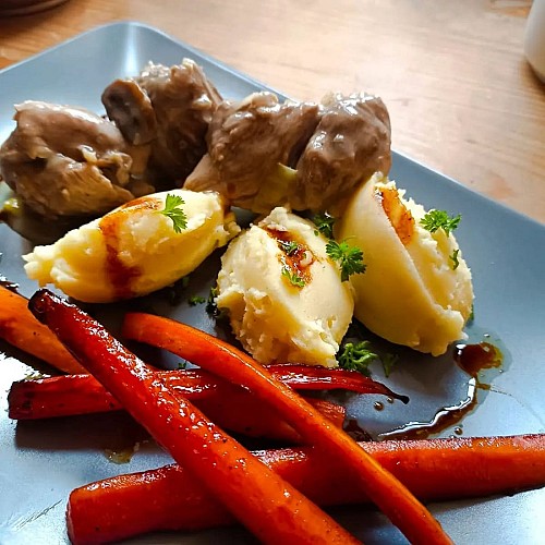 Auberge Les Enguenelles Restaurant plat chaud - Les Enguenelles