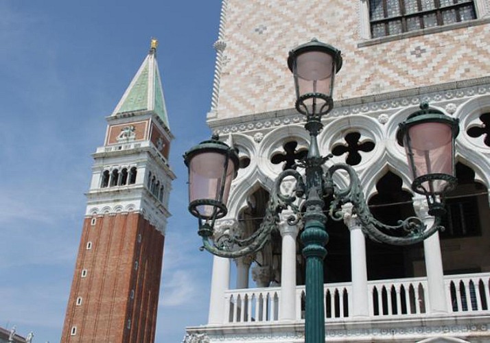 Visita guiada a pie de Venecia y de sus lugares imprescindibles: el Palacio Ducal y la Basílica de San Marcos - Entrada preferente