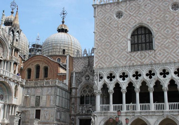 Visita guidata a piedi di Venezia e dei suoi "imperdibili": Il Palazzo Ducale e la Basilica di San Marco (salta-fila)