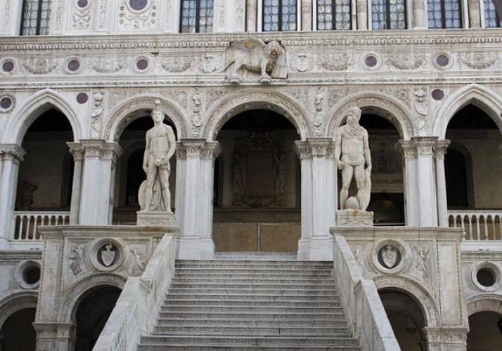 Visita guidata a piedi di Venezia e dei suoi "imperdibili": Il Palazzo Ducale e la Basilica di San Marco (salta-fila)