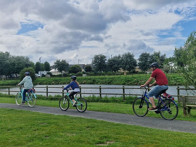 velo-en-famille-parc-de-l-edit-courseulles-credit-nathalie-papouin