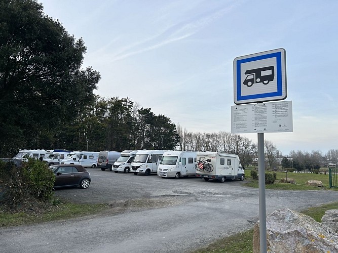 aire-camping-car-parc-de-ledit-courseulles
