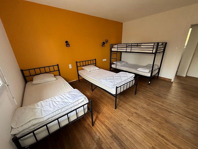 nueil-les-aubiers-gite-la-villette-chambre2