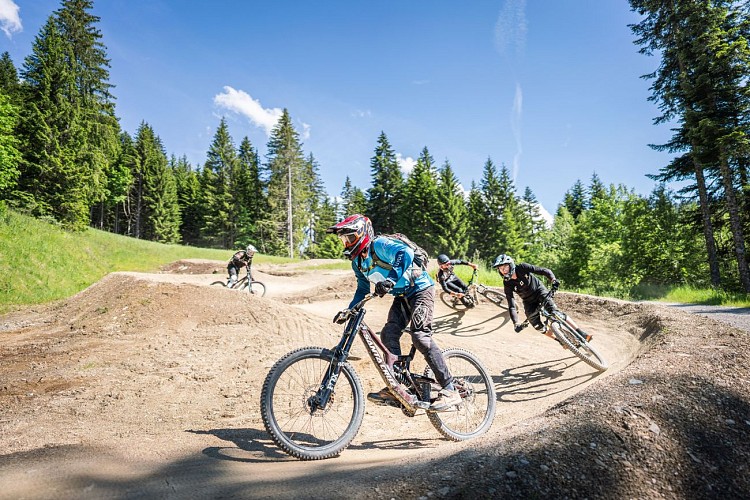 Private downhill mountain biking : maximum gravity